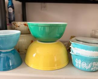 Vintage Butterprint nesting dishes , Pyrex colored bowls and tea leaf