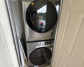 Samsung 3/ mo old stacking washer and dryer (90 day warranty) 
