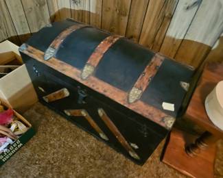 Dome top trunk