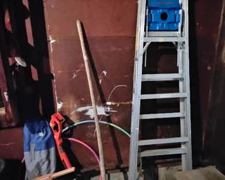 Aluminum ladder