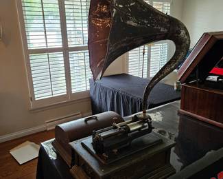 Edison Idelia phonograph