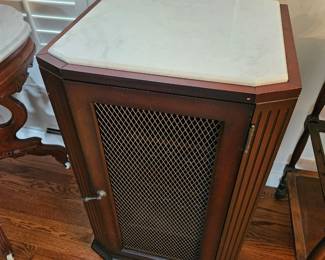 Wine cabinet
