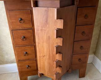 Entry cabinet 
