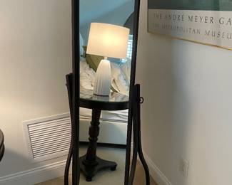 Standing mirror 