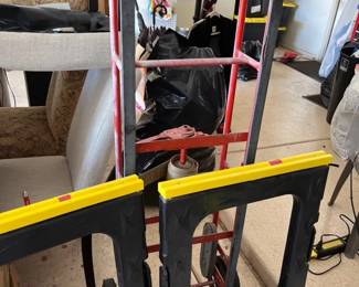Moving Dolly And Stand Still Horses