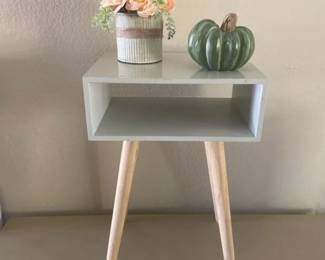 Small Open Table With Pumpkin And Flowers