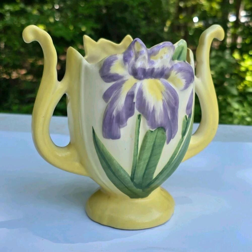 001 vintagedoublehandledpotteryvaseiris