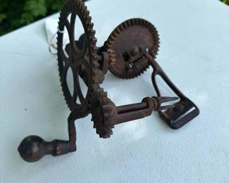 437 vintagehandcrankeggbeaterwithwoode