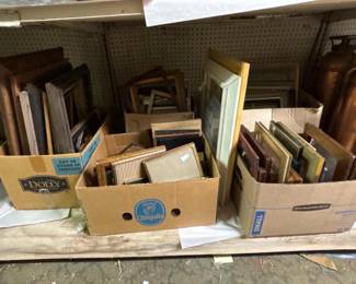 520 largeassortmentofpictureframes