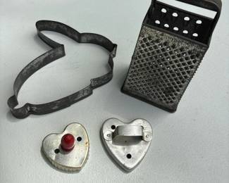 504 fourpiecevintagekitchenutensilsset
