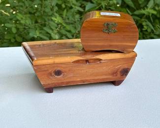 482 pairofsmallvintagewoodenjewelrybox