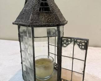 283 cottagestylemetalandglasslanternwi