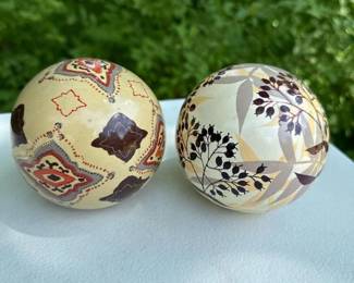 033 painteddecorativelawnbowlingorbs