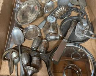 305 vintagesilverplateandmixedmetallot