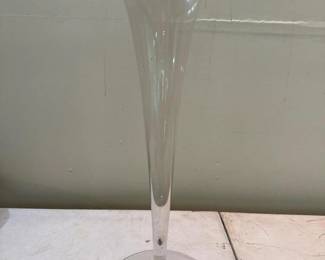 279 tallclearglasstrumpetvase