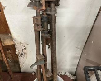 573 setofheavyduty36pipeclamps1dewal