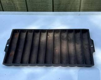 069 vintagegriswoldcastironcornbreadpan