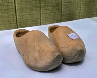 344 traditionaldutchwoodenclogshandcraft