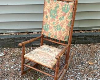 510 vintagechildswoodenrockingchairwit