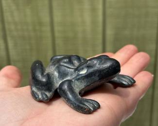 084 vintagecastironfrogfigurine