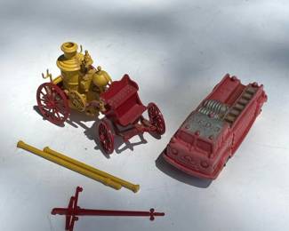 314 vintageauburnrubberfiretruckplastic