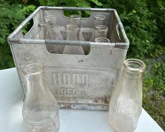 418 vintagehoodmetalmilkcratewglassbo