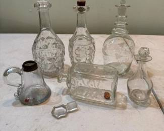 278 vintageclearglassdecanterandcruetb