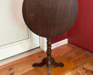 116 victorianstyletilttoptripodtable