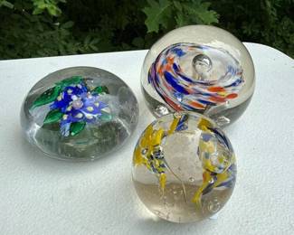 421 lotof3artglasspaperweights
