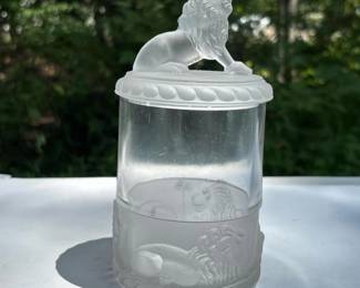 312 vintagefrostedglasslionmotifpowder