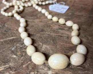 175 vintagelonggraduatedivorybeadneckla
