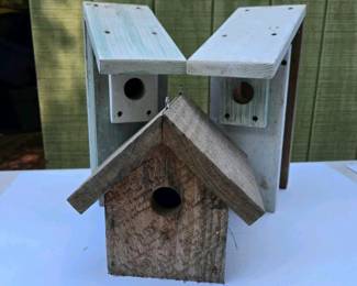 326 rusticsetof3woodenbirdhousesvertic