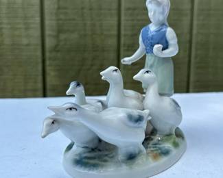 071 geroldporzellanbavariagirlwithgeese
