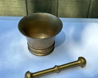 067 vintagebrassmortarandpestleset