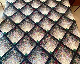 Custom Hand Made Quilt Excellent Condition and Craft