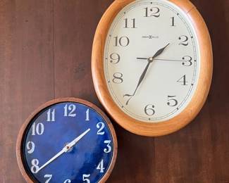 Wall Clocks Howard Miller Oak Oval, Blue Ceramic Round