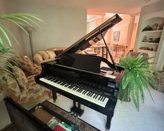 Kurzweil Mark 152 Digital Piano  Brand: Kurzweil  Model: Mark 152  Type: Digital Piano  Finish: Polished Ebony  Approximate Size:  56" wide 60" tall 40" deep  Condition:  Working condition Above Average Condition 