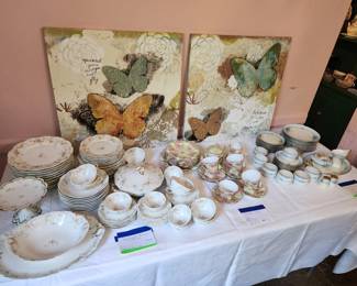 Several sets of gorgeous antique china