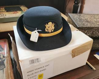 Female US Army hat with original box