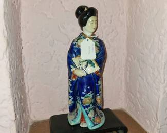 Antique Japanese Kutani porcelain geisha
