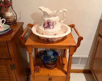 Pitcher and Bowl Washstand