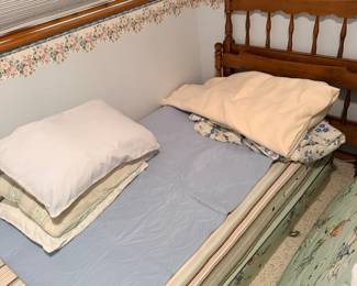 Daybed with Bedding