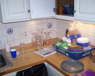 MORE KITCHEN