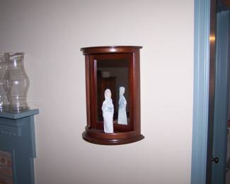 LLADRO FIGURE & WALL SHELF