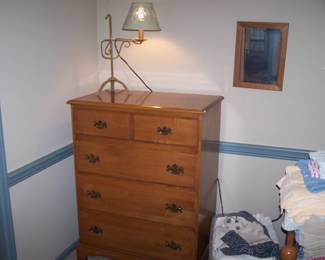 MAPLE TALL CHEST & LAMP