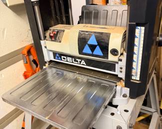 Delta benchtop planer on stand