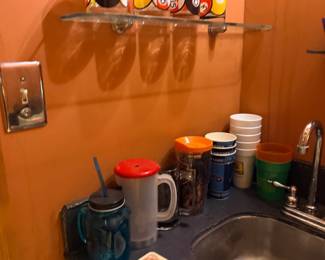 Assorted mugs, pitcher, and 45 rpm records