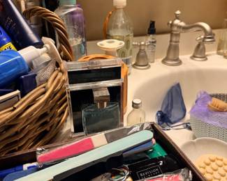 Grooming tools and bathroom vanity items