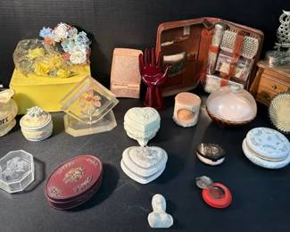 Bedroom Dresser Decor