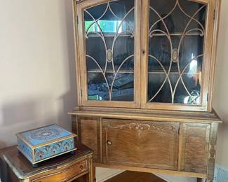 Drexel Nightstand, Vintage display case.